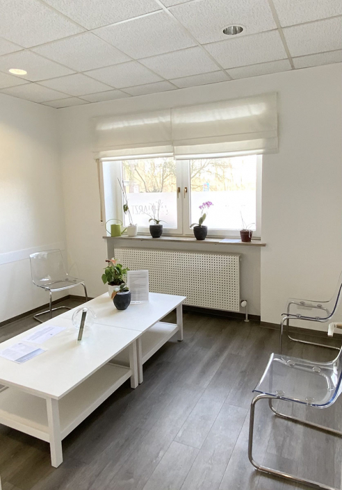 Wartezimmer der Zahnarztpraxis Dr. Kilian Weinzierl in Röthenbach